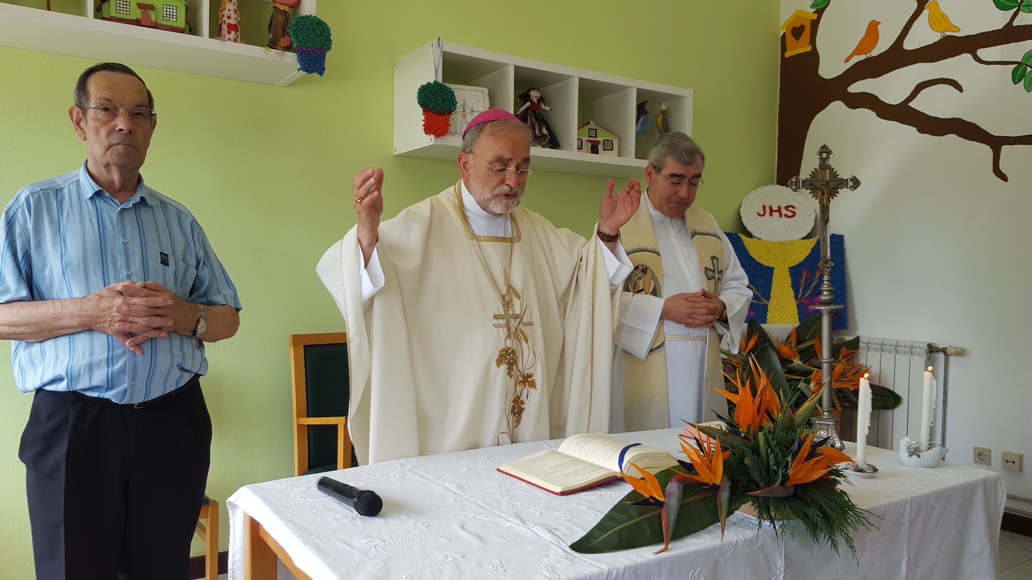 Celebracao da Eucaristia do Sr.Bispo no Lar